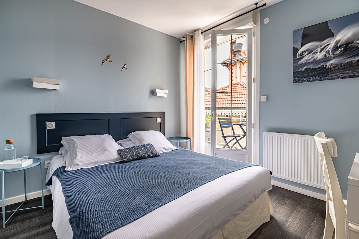 double room, balcony | 1 bedroom, desk, bed sheets