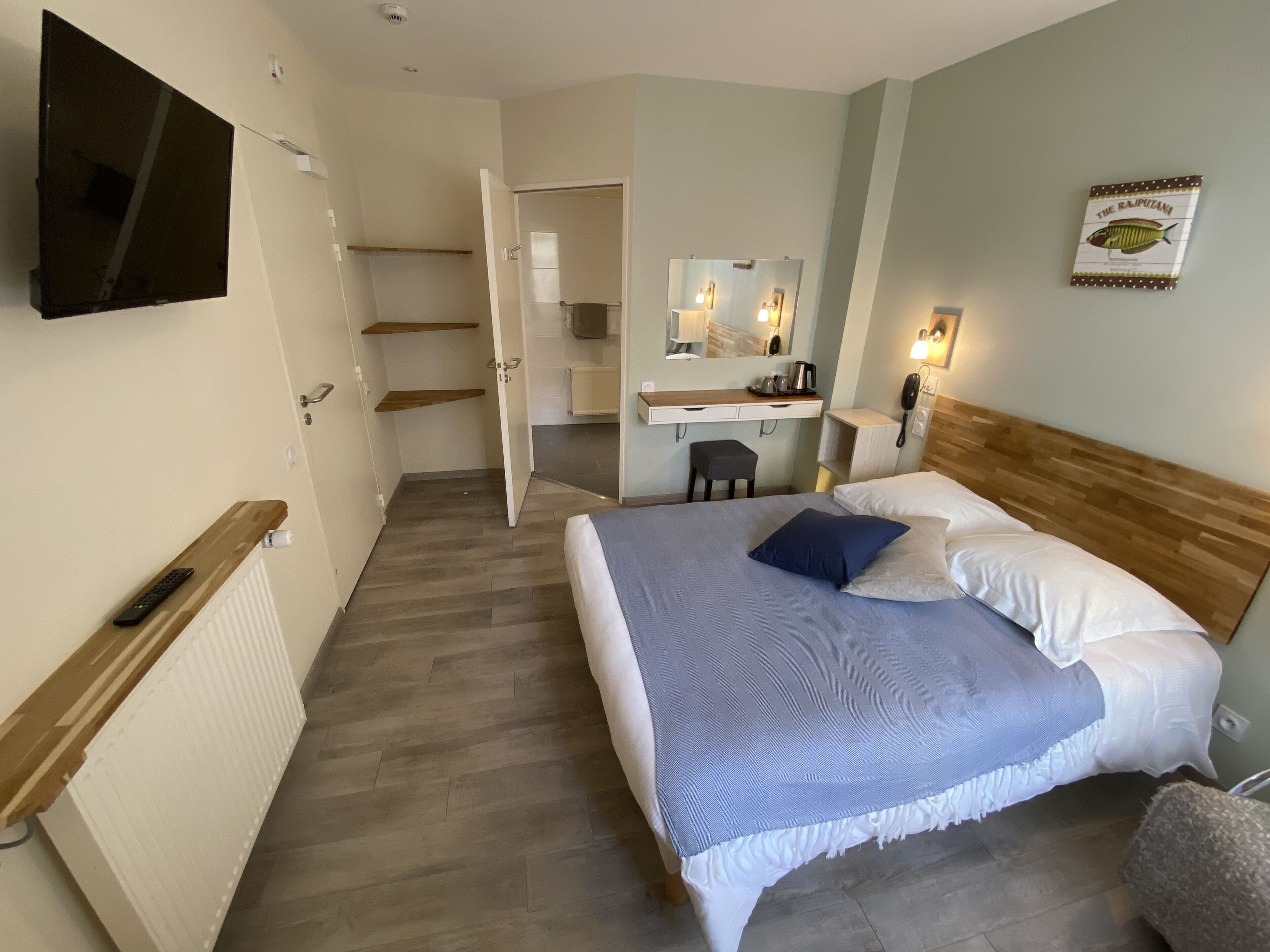 classic double room, accessible | 1 bedroom, desk, bed sheets