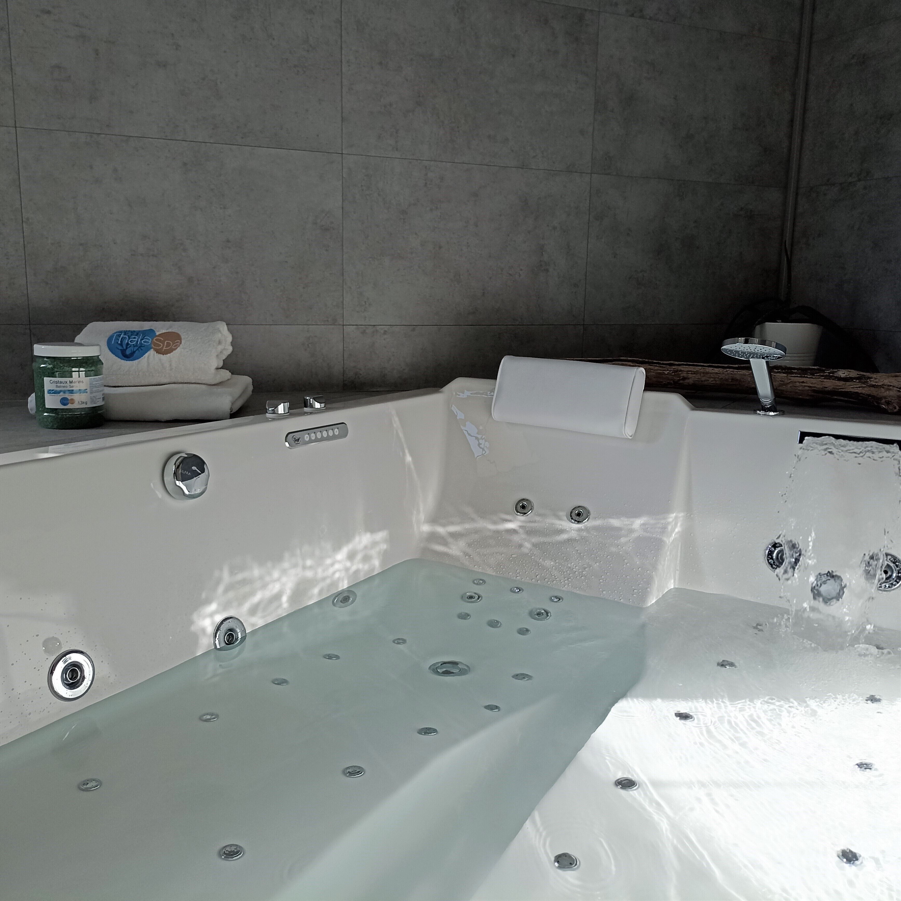 Lichaamsbehandelingen, hydrotherapie, hotstone-massages