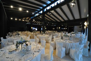 Breakfast, lunch, dinner served; garden views