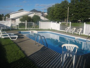 Outdoor pool - Motel Au Vieux Piloteux (Rivière-du-Loup)
