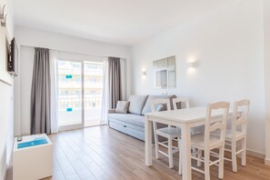 In-room safe, blackout curtains, free WiFi, bed sheets