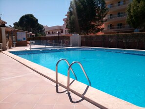 Außenpool, Liegestühle