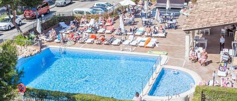 Outdoor pool, sun loungers