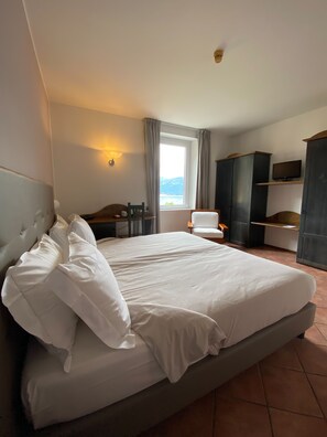 Standard Double Room, Partial Lake View | Minibar, in-room safe, desk, rollaway beds - Albergo Lenno (Tremezzina)