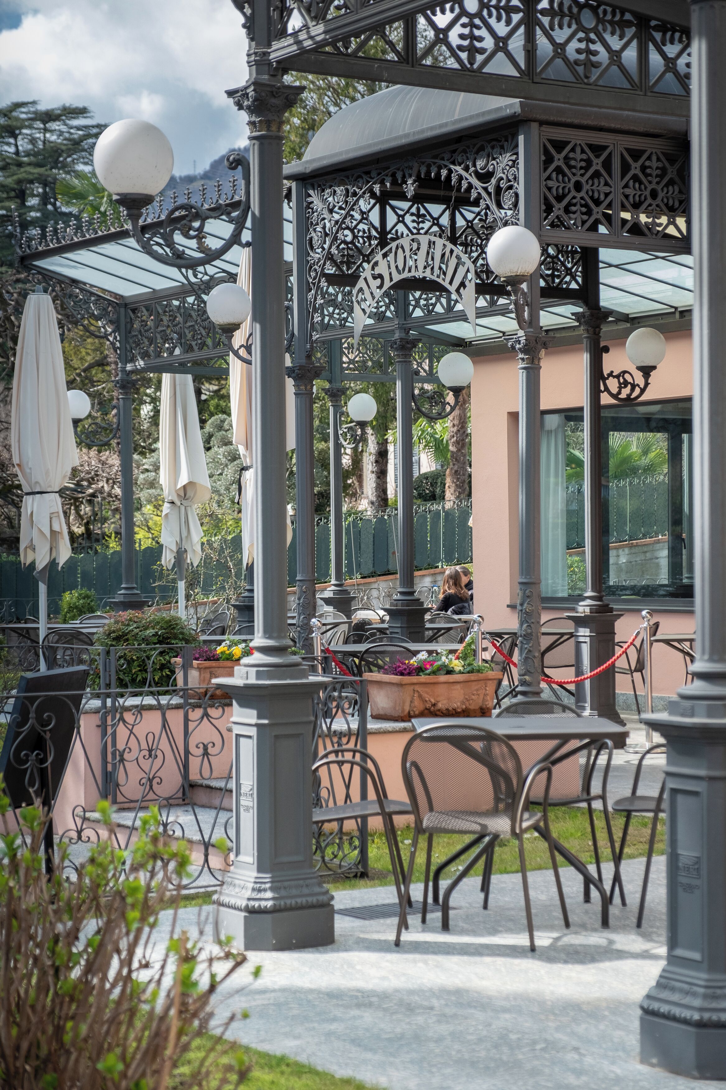 Lunch and dinner served, Italian cuisine