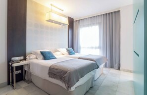 Down duvets, minibar, desk, laptop workspace - Suittes Hotel (Algeciras)