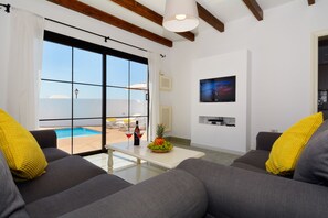 Superior Villa, 3 Bedrooms (Chillout) | Living room