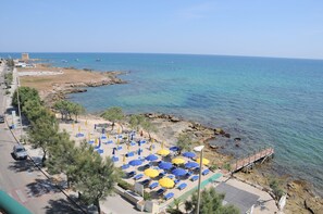 Spiaggia privata, ombrelloni, immersioni subacquee, pesca