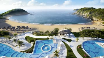 2 ulkouima-allasta, aurinkovarjoja, aurinkotuoleja