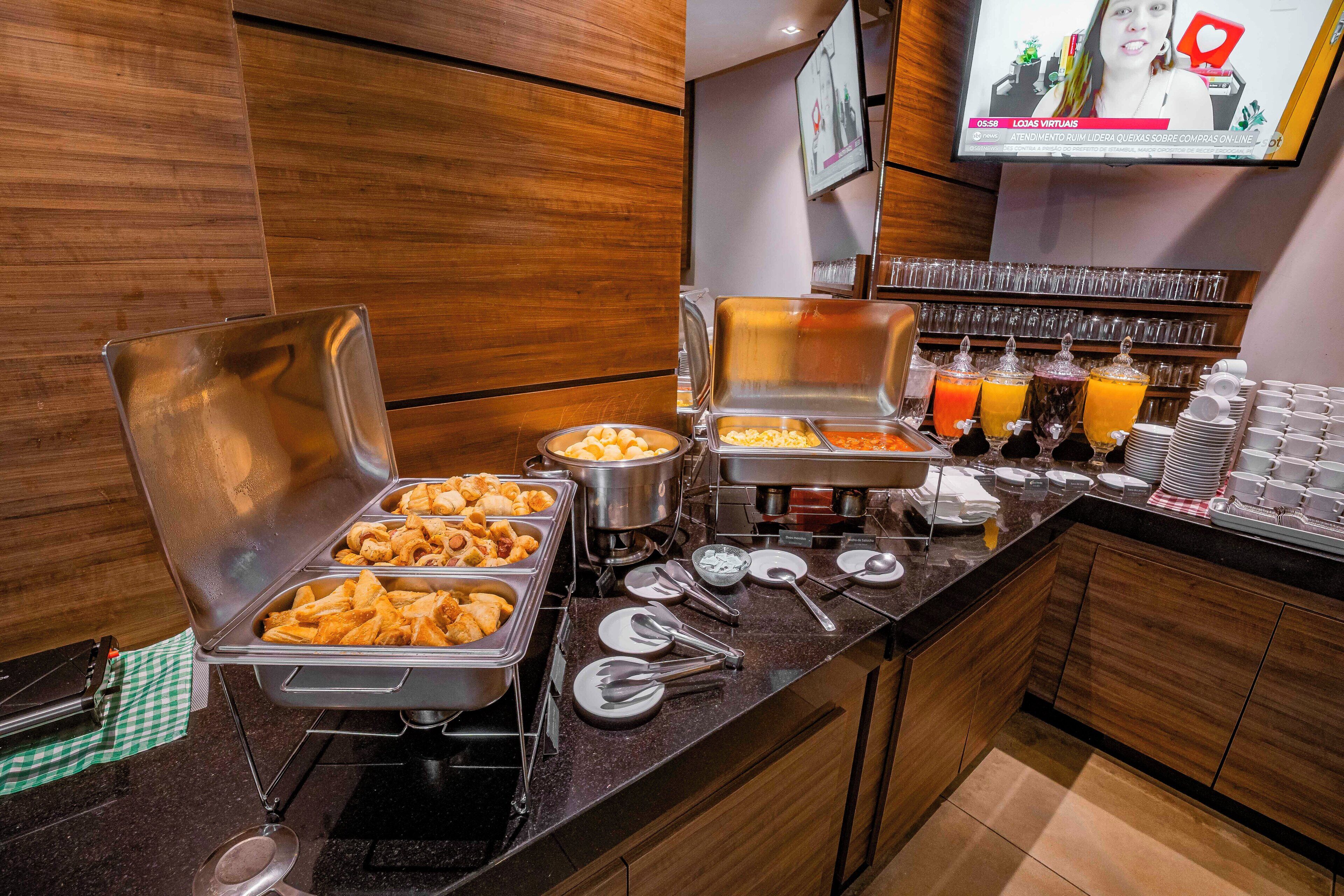 free daily continental breakfast