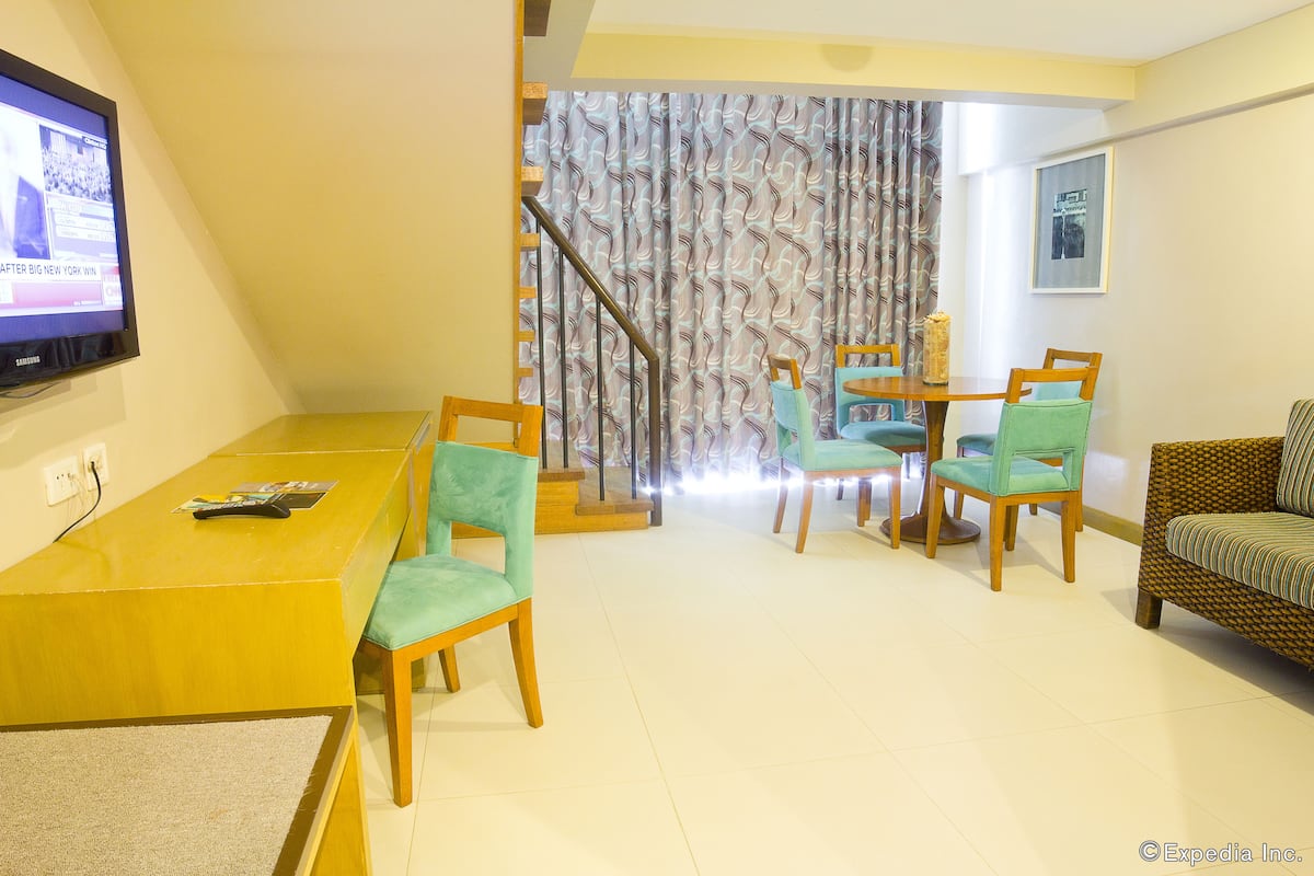 Junior Loft Suite | In-room safe, free WiFi, bed sheets