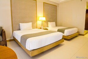 Quarto luxo, no andar executivo | Cofres nos quartos, Wi-Fi de cortesia, roupa de cama