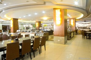 2 restaurants, breakfast, lunch, dinner served; Chinese cuisine