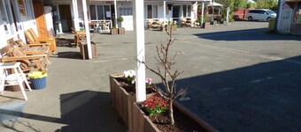 Racecourse Backpackers Hostel