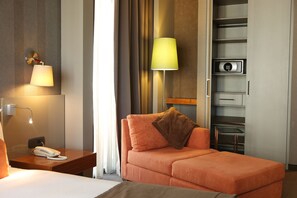 Business Suite, 1 Bedroom | Living area