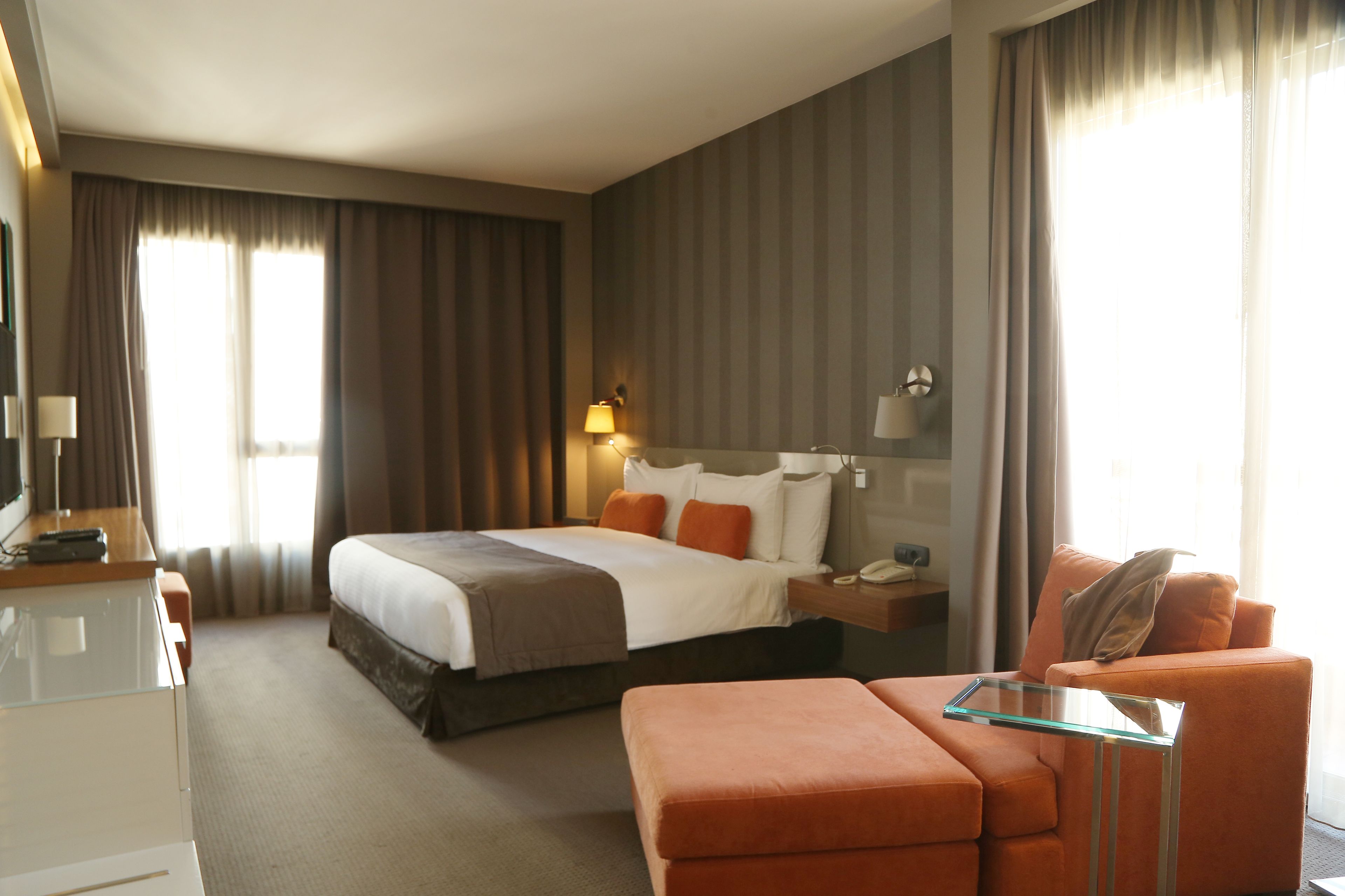 business suite, 1 bedroom | 1 bedroom, premium bedding, down duvets, in-room safe