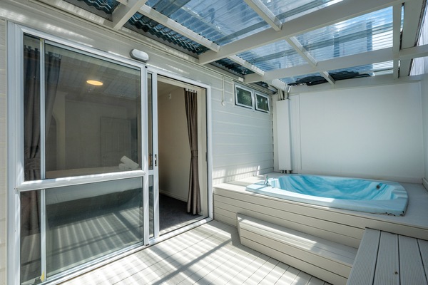 Family Apartment, Hot Tub | Private spa tub