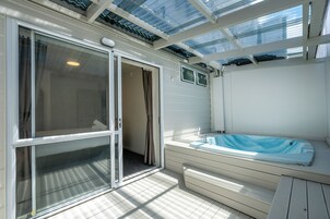 Bañera de hidromasaje privada