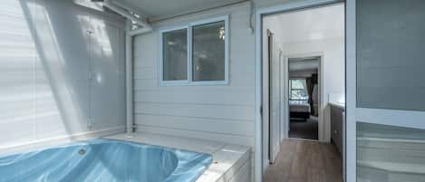 Studio, hot tub | Privéspabad