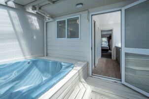 Bañera de hidromasaje privada