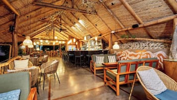 供應早餐、午餐、晚餐;創意料理;池景