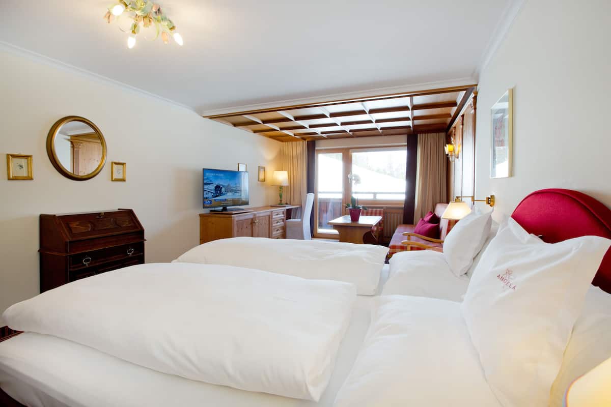 Junior Suite (2 Adult + 1 child)