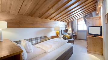 Single Room | Hypo-allergenic bedding, minibar, in-room safe, individually decorated