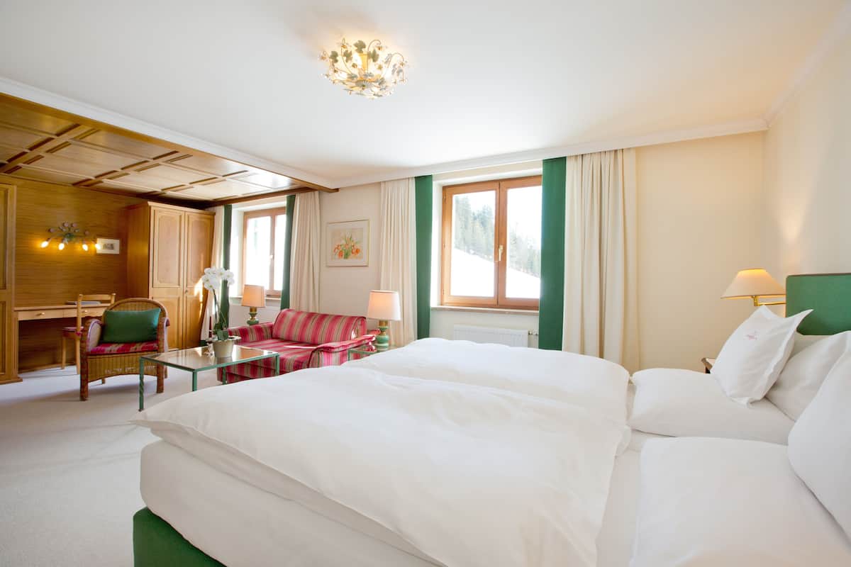 Premium bedding, down duvets, minibar, in-room safe