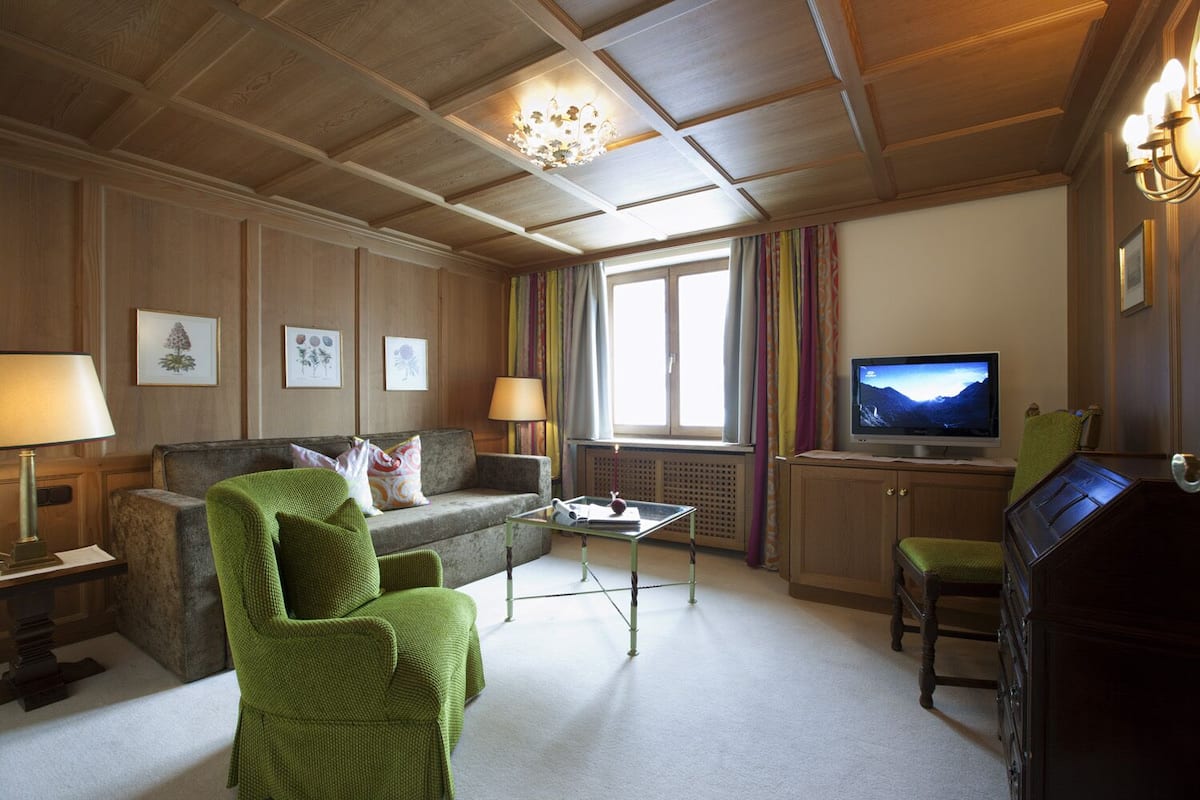 Suite (2 Adults + 2 children) | Living area