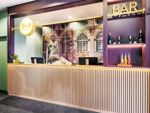 Bar (on property) - B&B Hotel München-Moosach (Munich)
