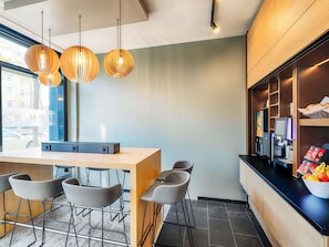 Bar (on property) - B&B Hotel München-Moosach (Munich)