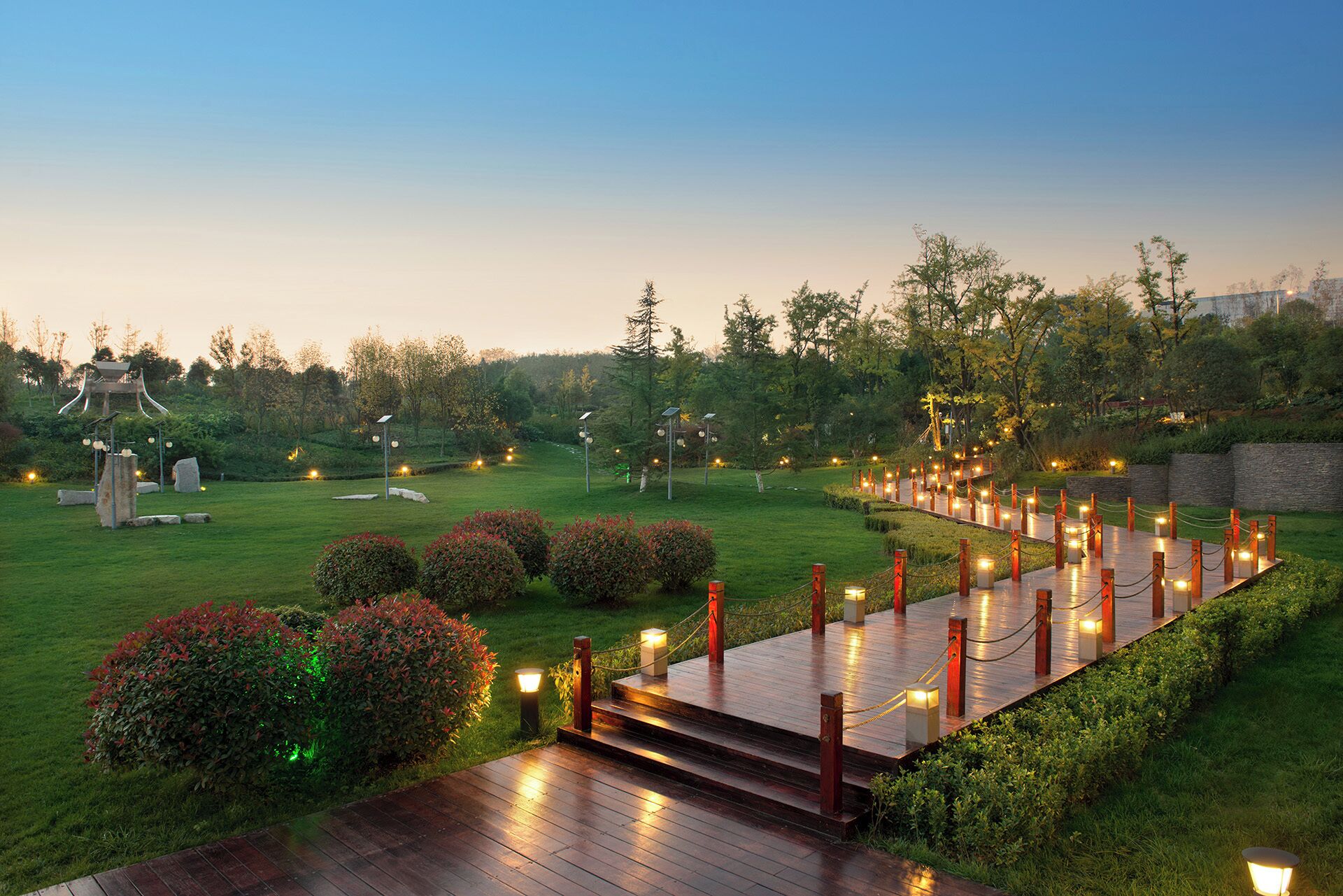 Ropa de cama de alta calidad, cubrecamas y minibar 