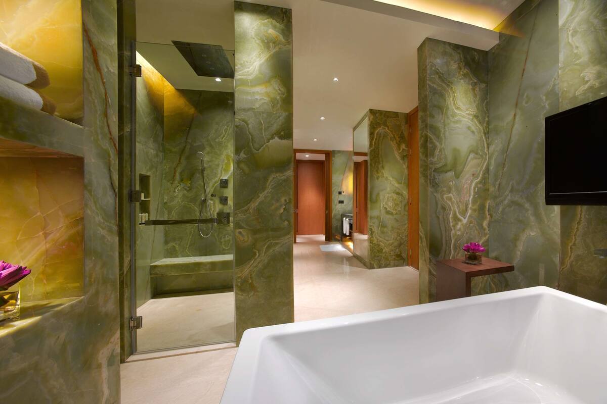 separate bathtub and shower, deep-soaking bathtub, rainfall showerhead