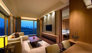 Premium bedding, down comforters, minibar, in-room safe - Hyatt Regency Guiyang (Guiyang)