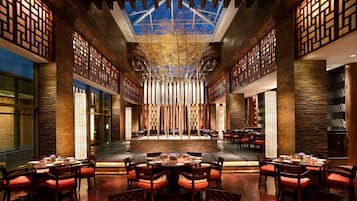 5 间餐厅,供应早餐、午餐和晚餐,中国菜