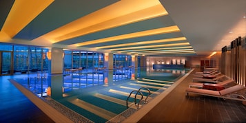 Indoor pool, sun loungers