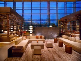 2 bars/lounges, cocktail bar