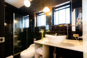 Premium Room | Bilik Mandi | Pancuran mandi, pengering rambut, tuala disediakan 