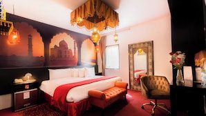 A hotel room with a large bed, a desk, a chair, and a wall mural of a historical building. - Dreams Boutique Hotel (Arequipa)