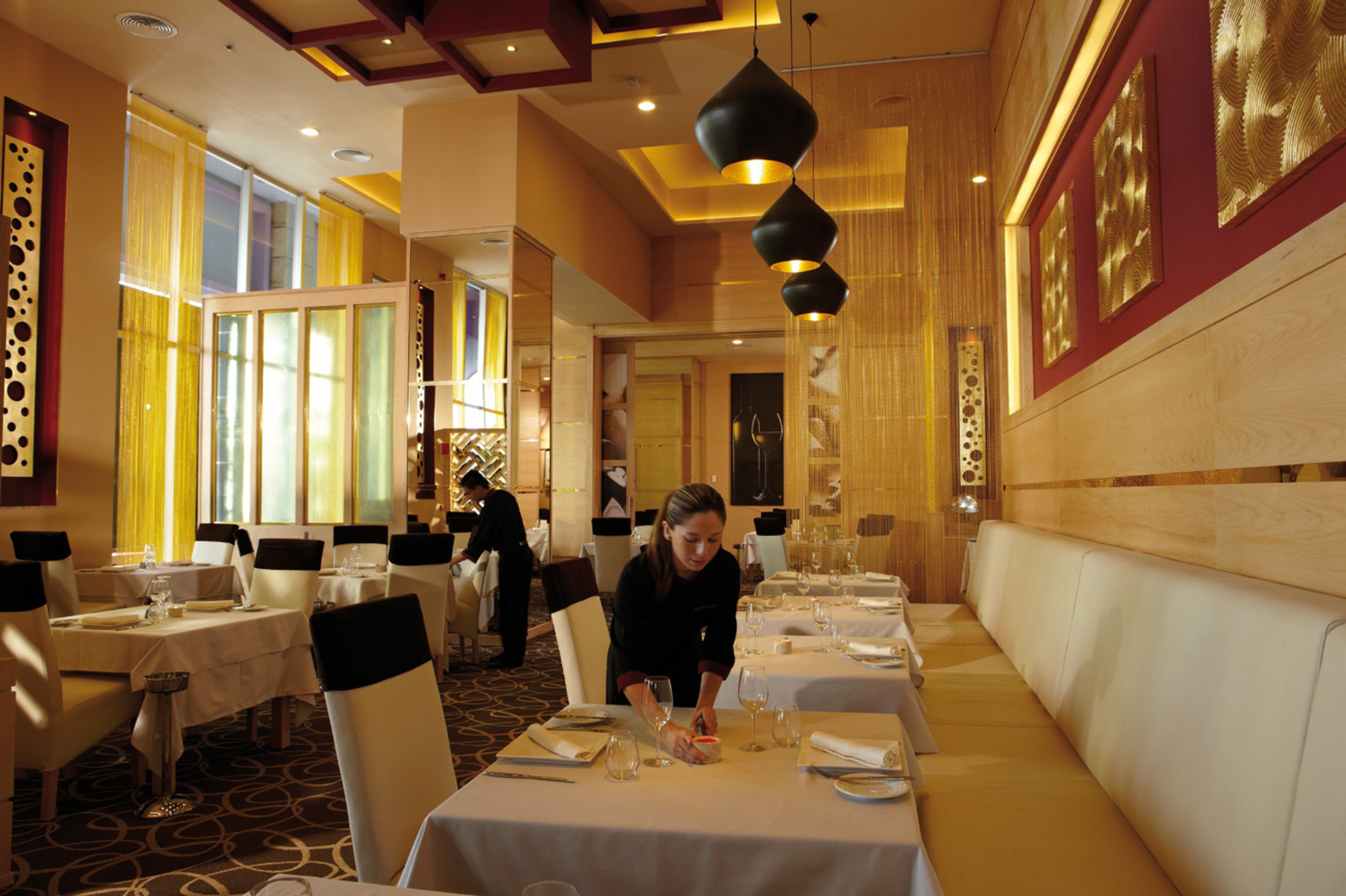 2 restaurants, breakfast, lunch, dinner served; fusion cuisine