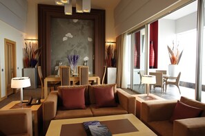 En 32-tommers Flatskjerm-TV med Parabol-TV samt TV