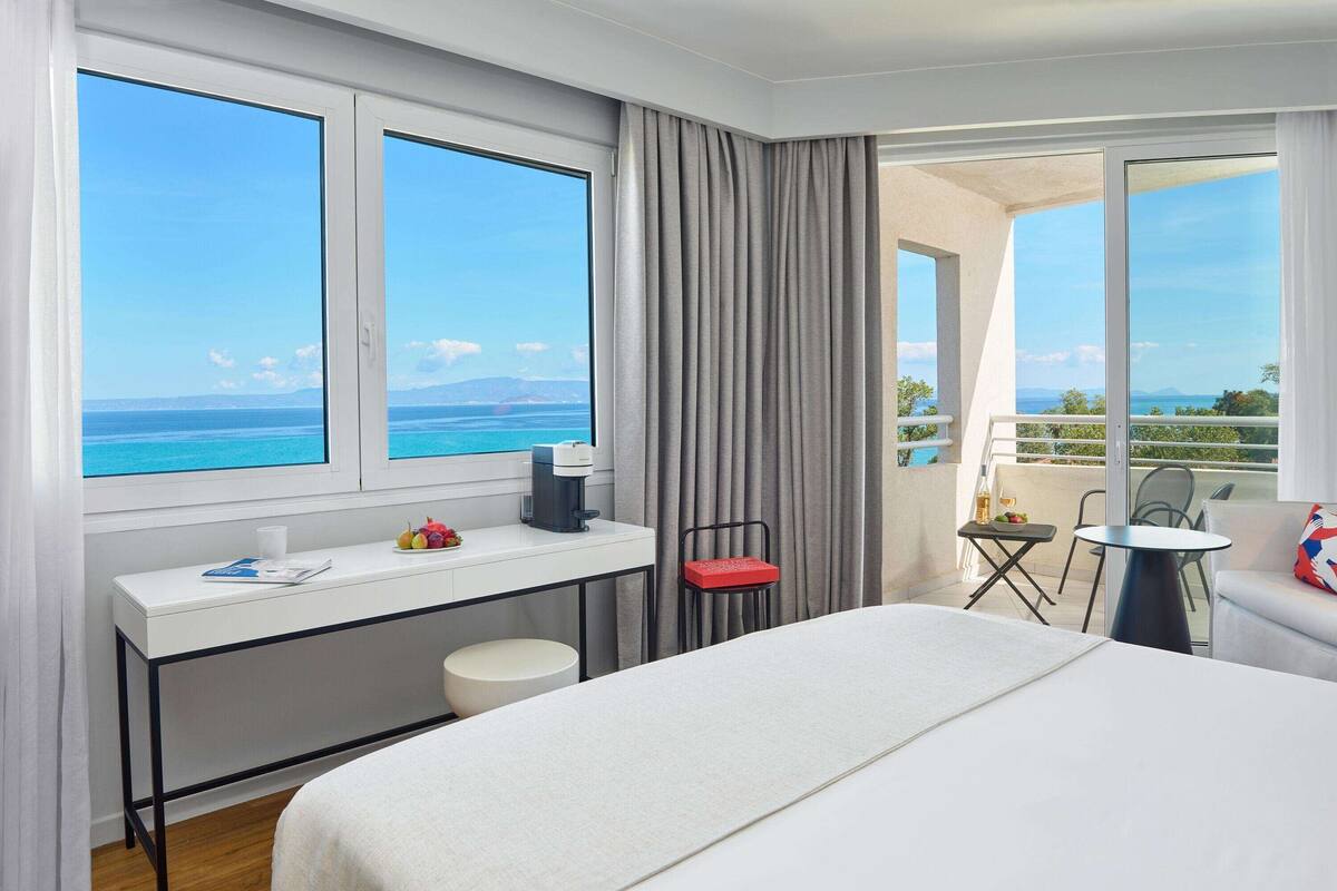 sapphire retreat | 1 bedroom, hypo-allergenic bedding, minibar, in-room safe