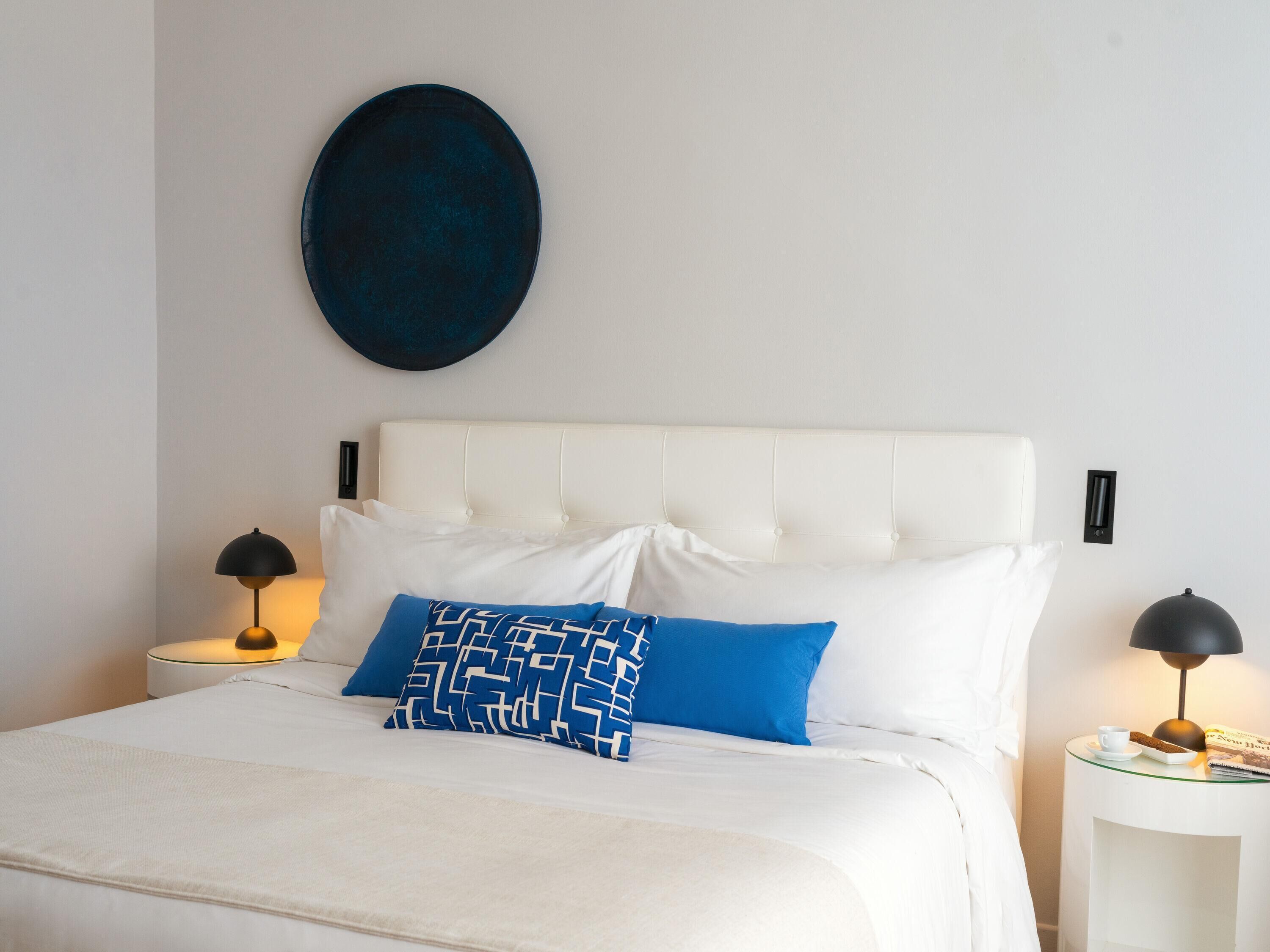 Ivory Junior Suite | Allergitestet sengetøy, minibar, safe på rommet og individuelt dekorert