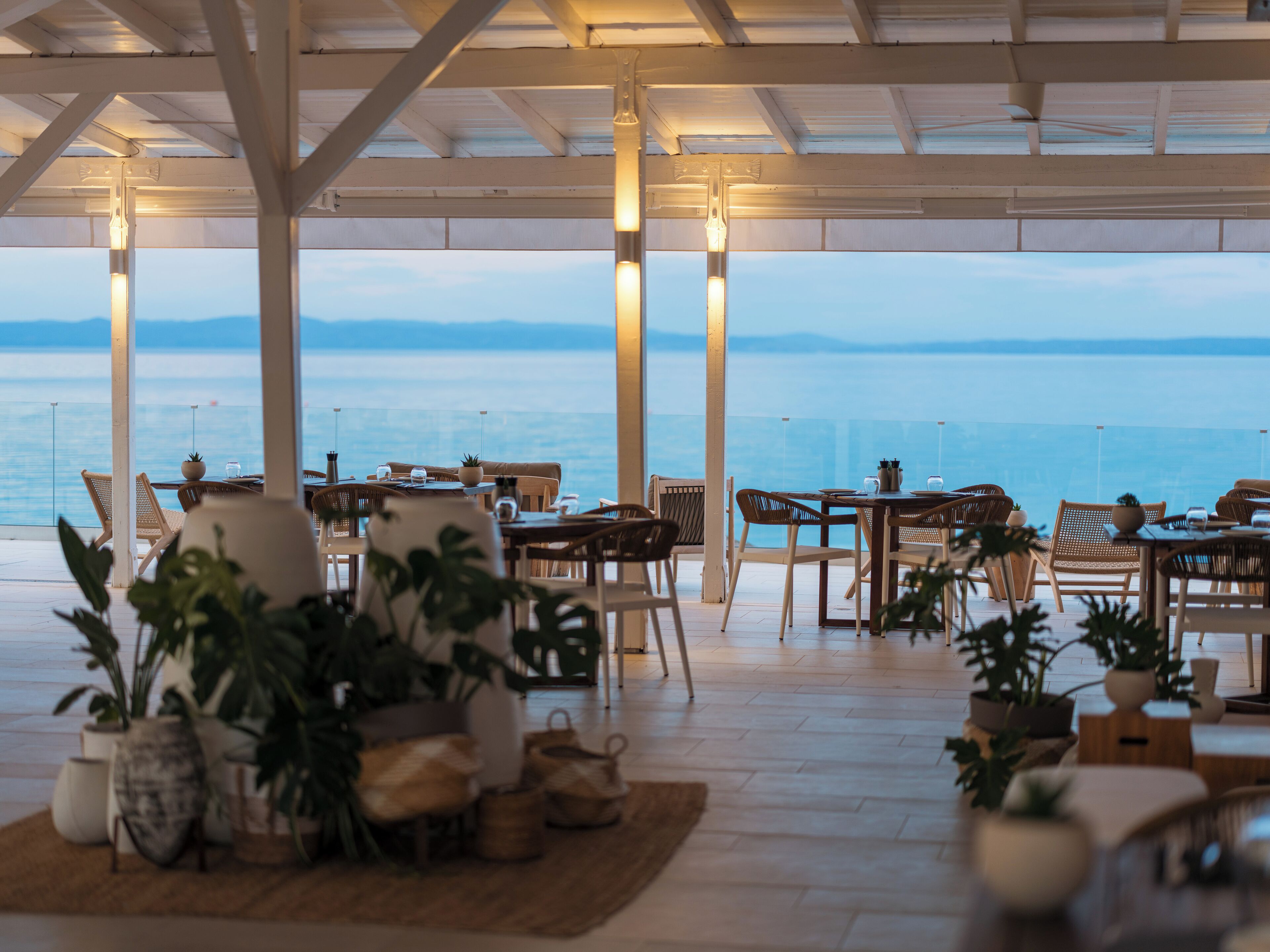 2 restaurants, breakfast, dinner, brunch served; mediterranean cuisine