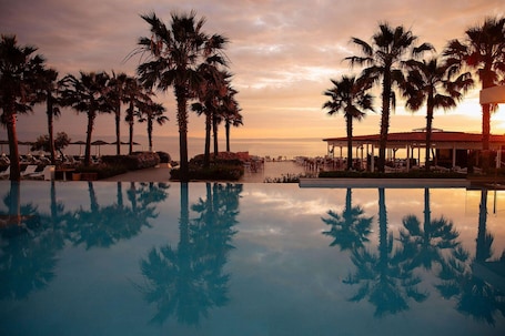 2 outdoor pools, pool umbrellas, sun loungers