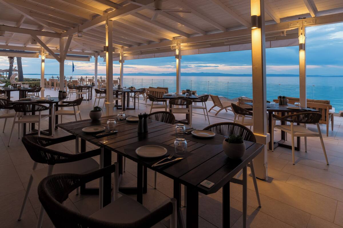 2 restaurants, breakfast, dinner, brunch served; mediterranean cuisine