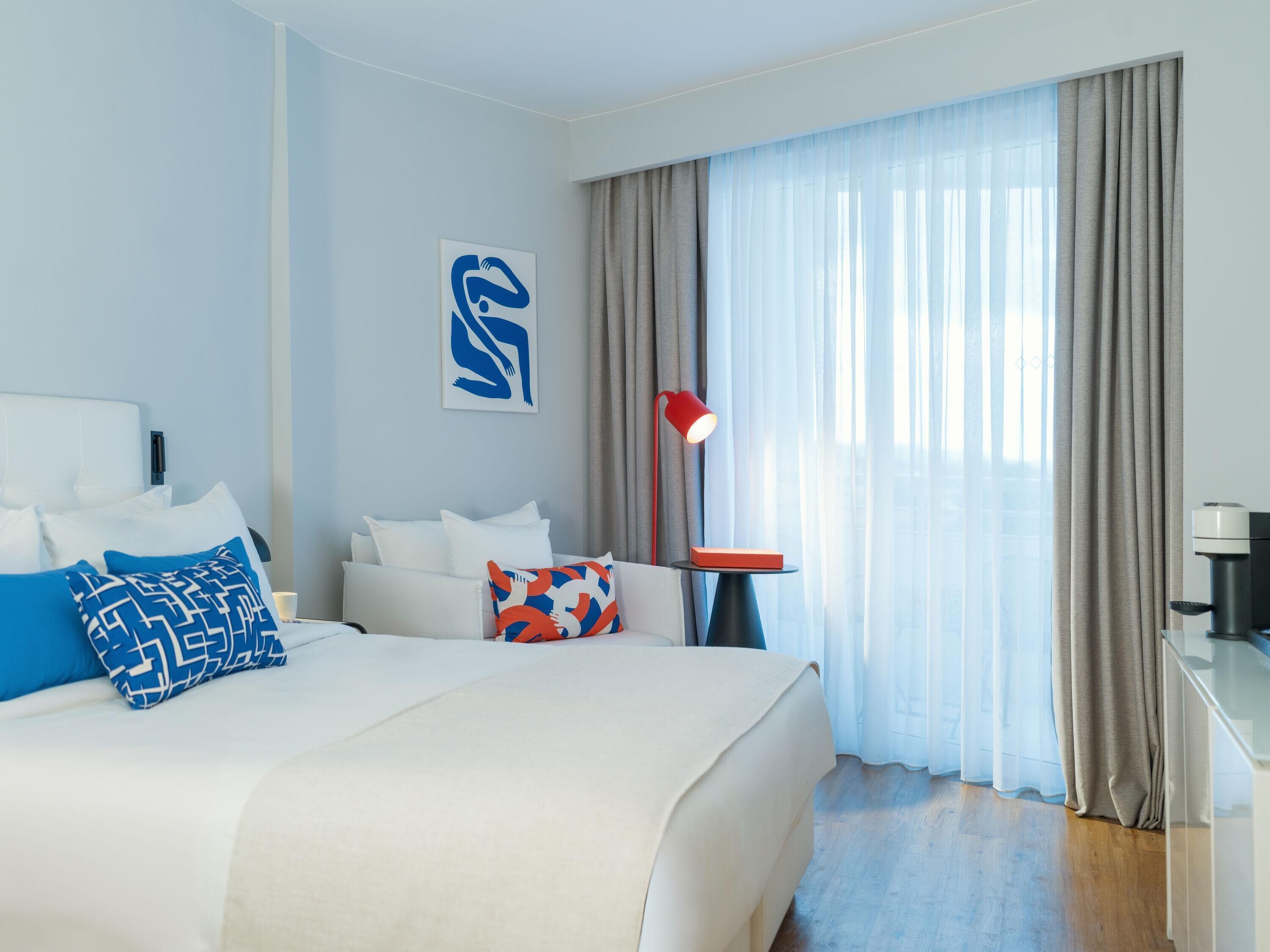 Ivory Retreat | Allergitestet sengetøy, minibar, safe på rommet og individuelt dekorert