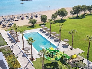 Indoor pool, 5 outdoor pools, pool umbrellas, pool loungers