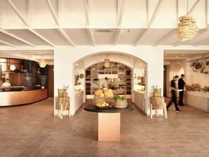 Café da manhã com buffet grátis todos os dias